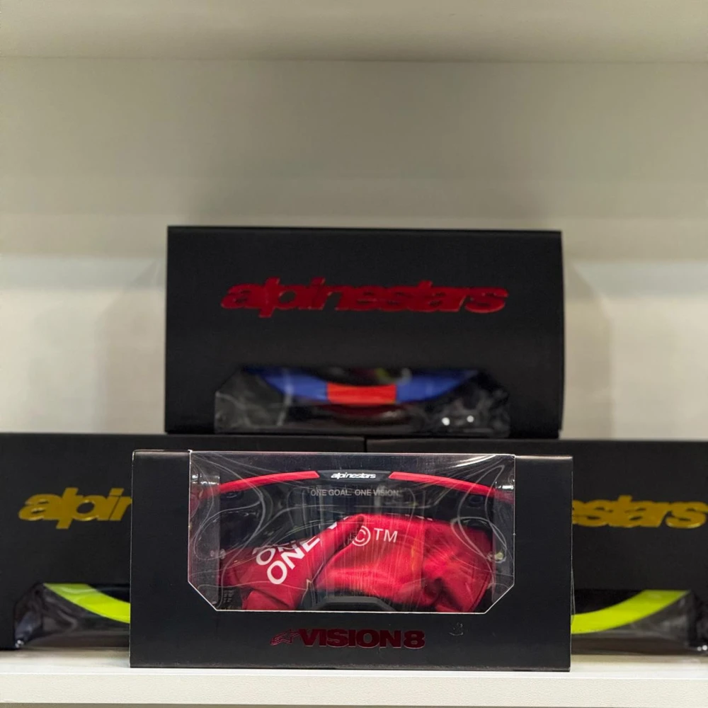 https://cdn.manosproracing.com/products/28e13cc5-4714-4484-bbf0-1ac63f665e2b.webp