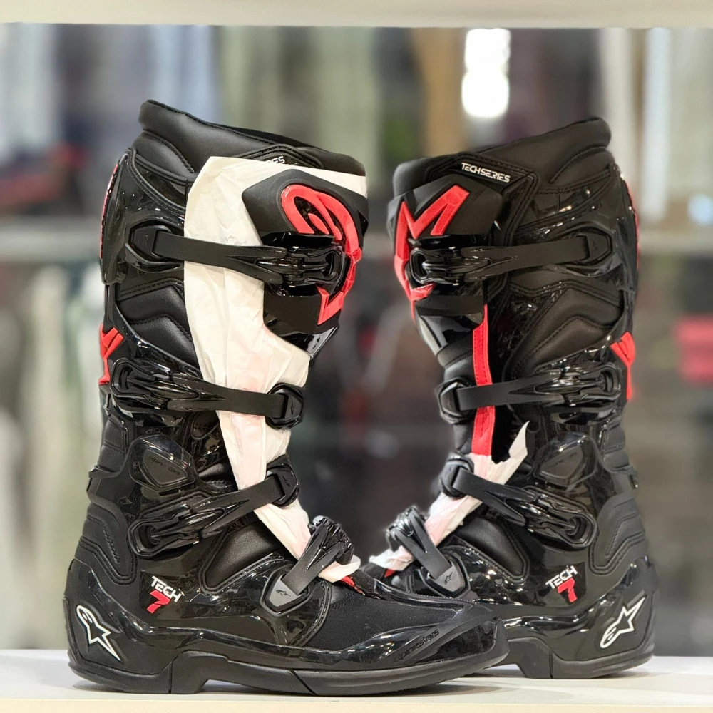 https://cdn.manosproracing.com/products/a801179b-b23a-469e-af57-62c6553cc50f.webp