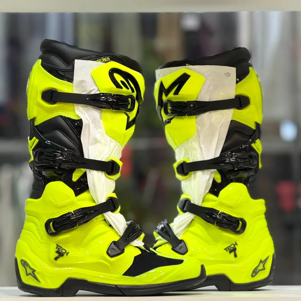 https://cdn.manosproracing.com/products/fe08494b-c585-45cb-8ca6-12569436247b.webp